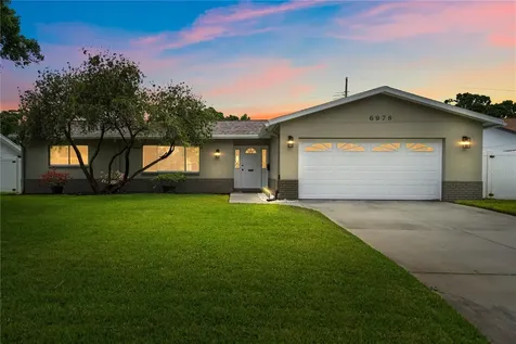 6978 16th Avenue N St Petersburg FL 33710