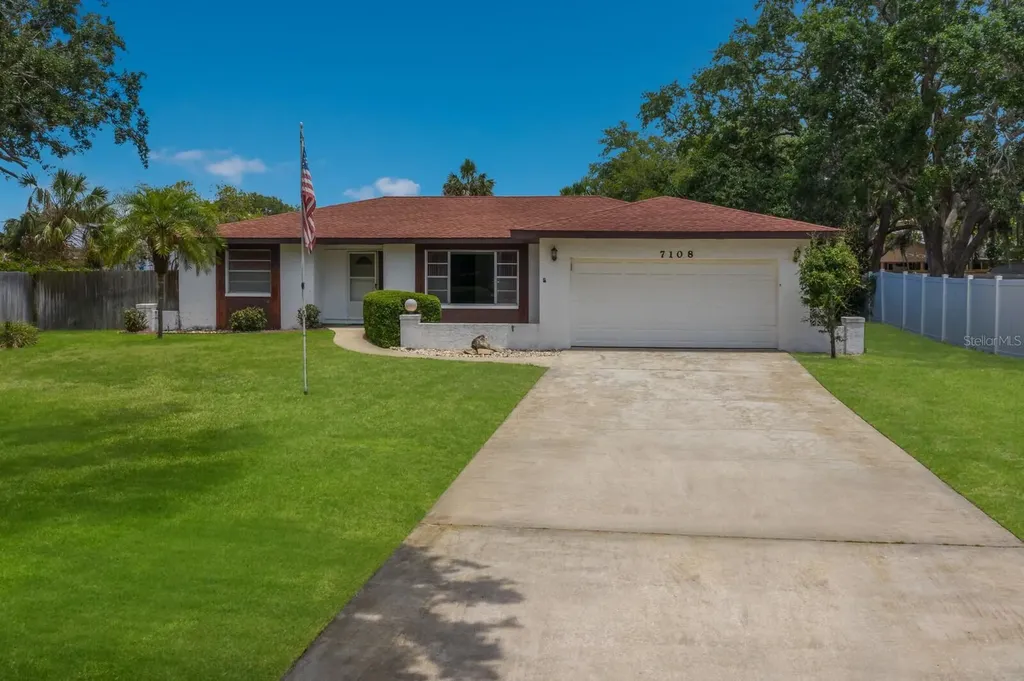 7108 11th Avenue NW Bradenton FL 34209