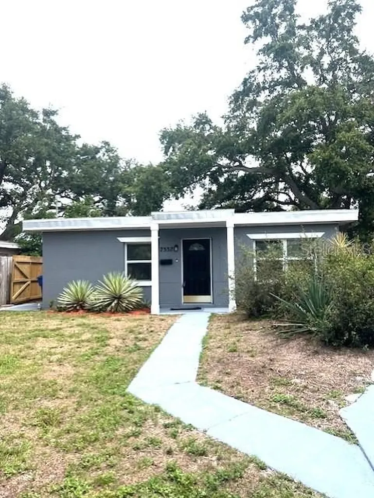 7537 36th Avenue N St Petersburg FL 33710
