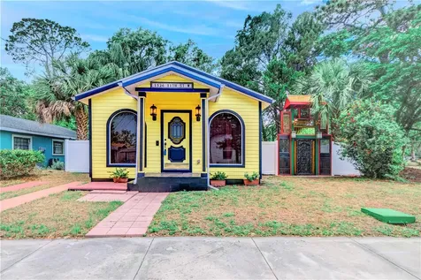 1326 11th Street W Bradenton FL 34205
