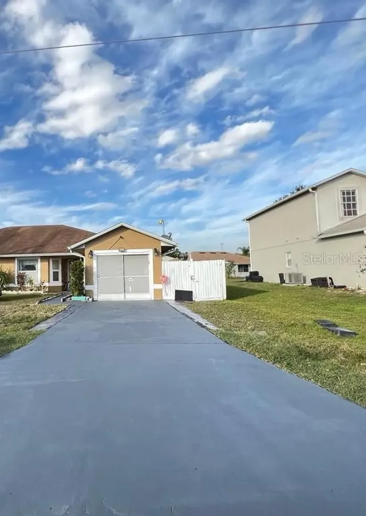 389-391 Greenwich Court Kissimmee FL 34758