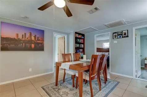 8407 N Tangerine Place Tampa FL 33617