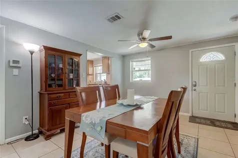 8407 N Tangerine Place Tampa FL 33617