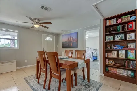 8407 N Tangerine Place Tampa FL 33617