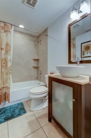 8407 N Tangerine Place Tampa FL 33617