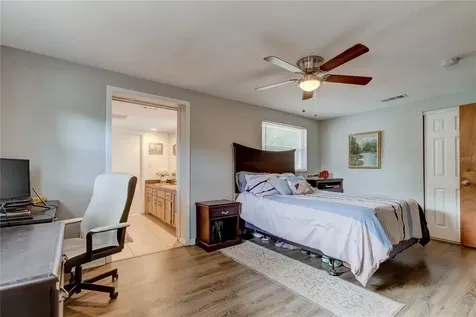 8407 N Tangerine Place Tampa FL 33617