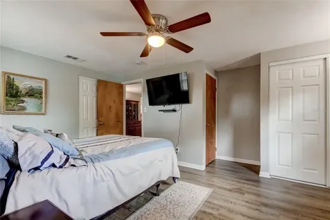 8407 N Tangerine Place Tampa FL 33617