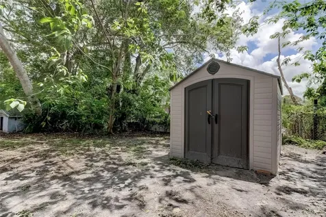 8407 N Tangerine Place Tampa FL 33617