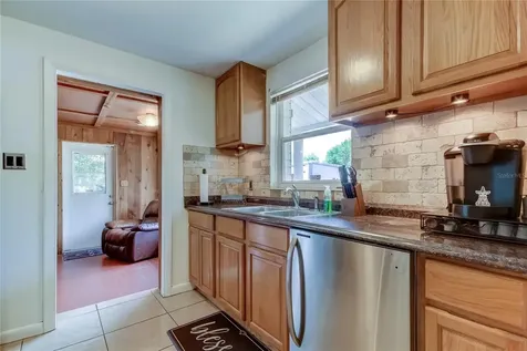 8407 N Tangerine Place Tampa FL 33617