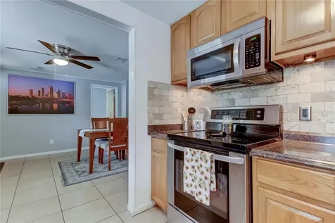 8407 N Tangerine Place Tampa FL 33617