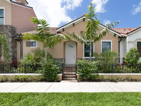 930 E Venice Avenue Venice FL 34285