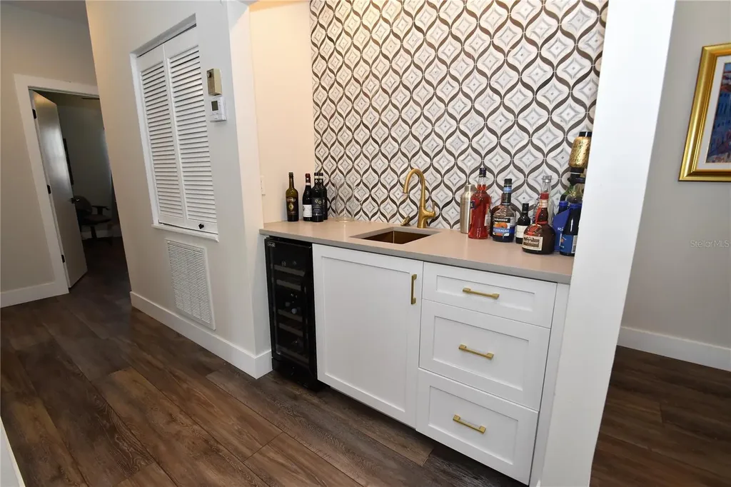 1631 Starling Drive Sarasota FL 34231