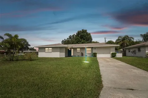 8804 110th Street Seminole FL 33772