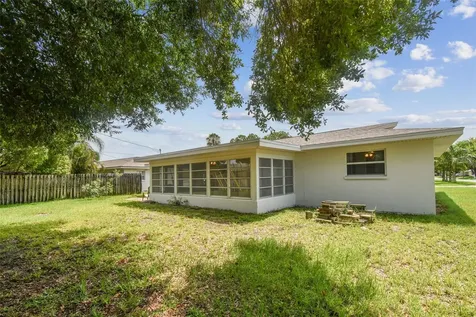8804 110th Street Seminole FL 33772