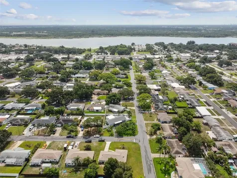 8804 110th Street Seminole FL 33772
