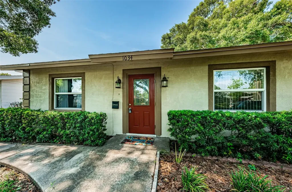 1034 47th Avenue N St Petersburg FL 33703