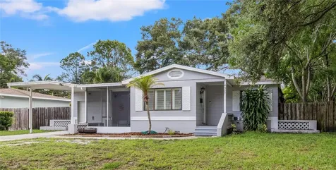 4527 Yardley Avenue N St Petersburg FL 33713
