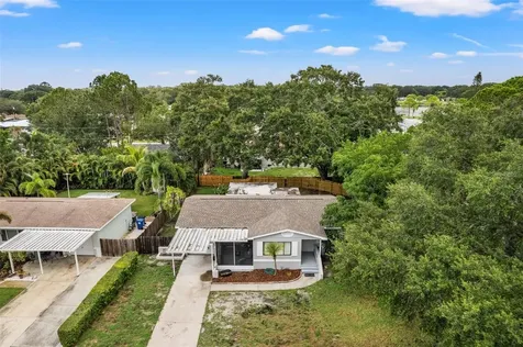 4527 Yardley Avenue N St Petersburg FL 33713