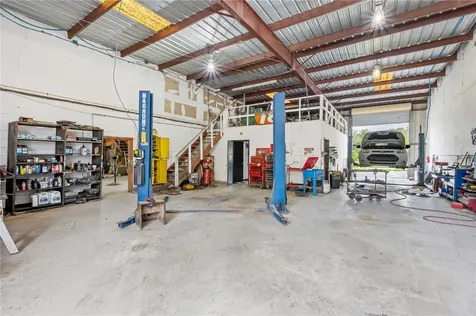 15804 Us Highway 301 Dade City FL 33523