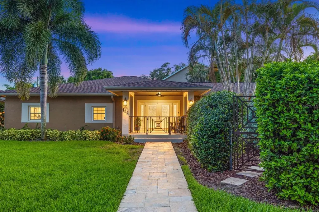 134 Riviera Way NE St Petersburg FL 33704