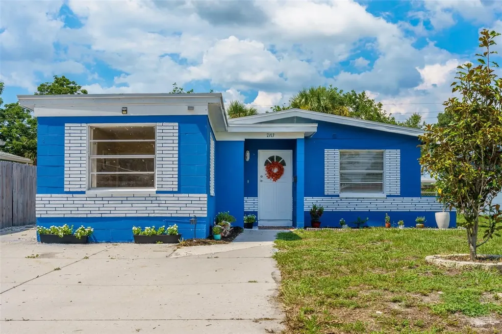 7313 34th Avenue N St Petersburg FL 33710