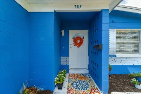 7313 34th Avenue N St Petersburg FL 33710