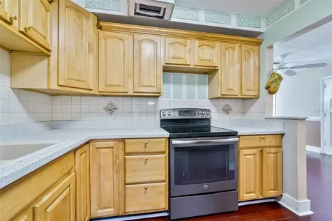 7313 34th Avenue N St Petersburg FL 33710