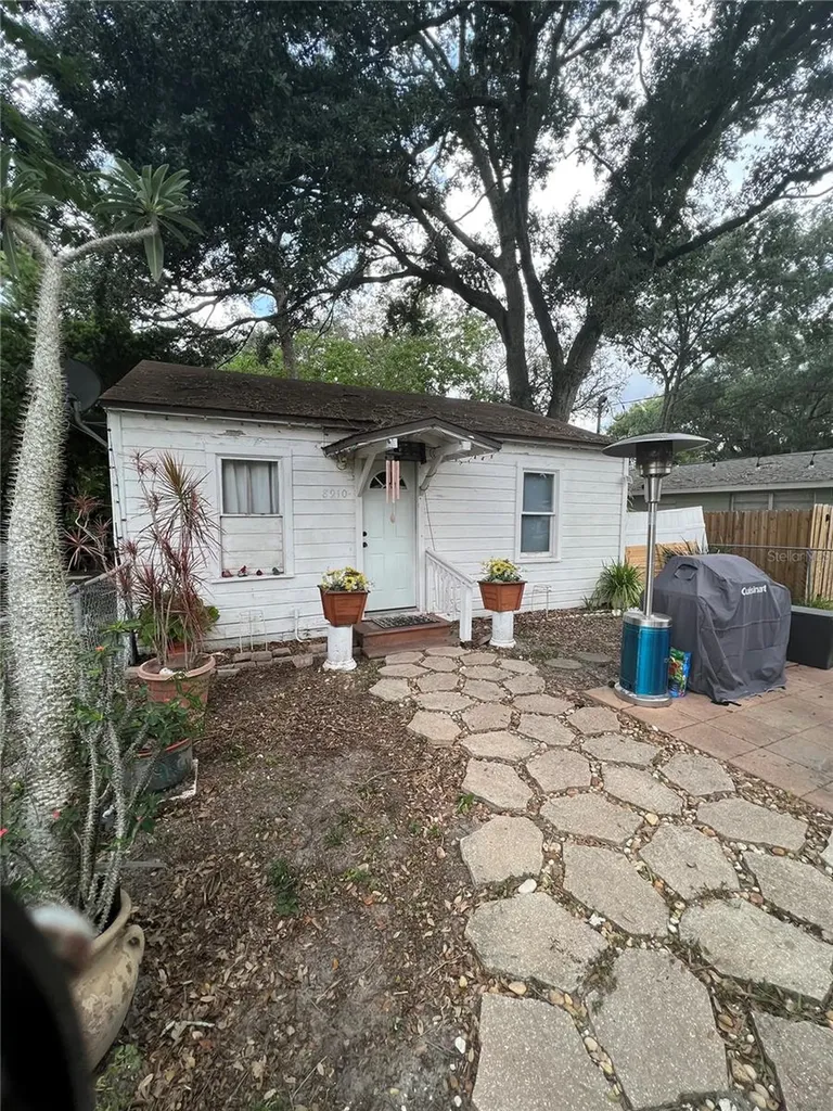 8910 El Portal Drive Tampa FL 33604