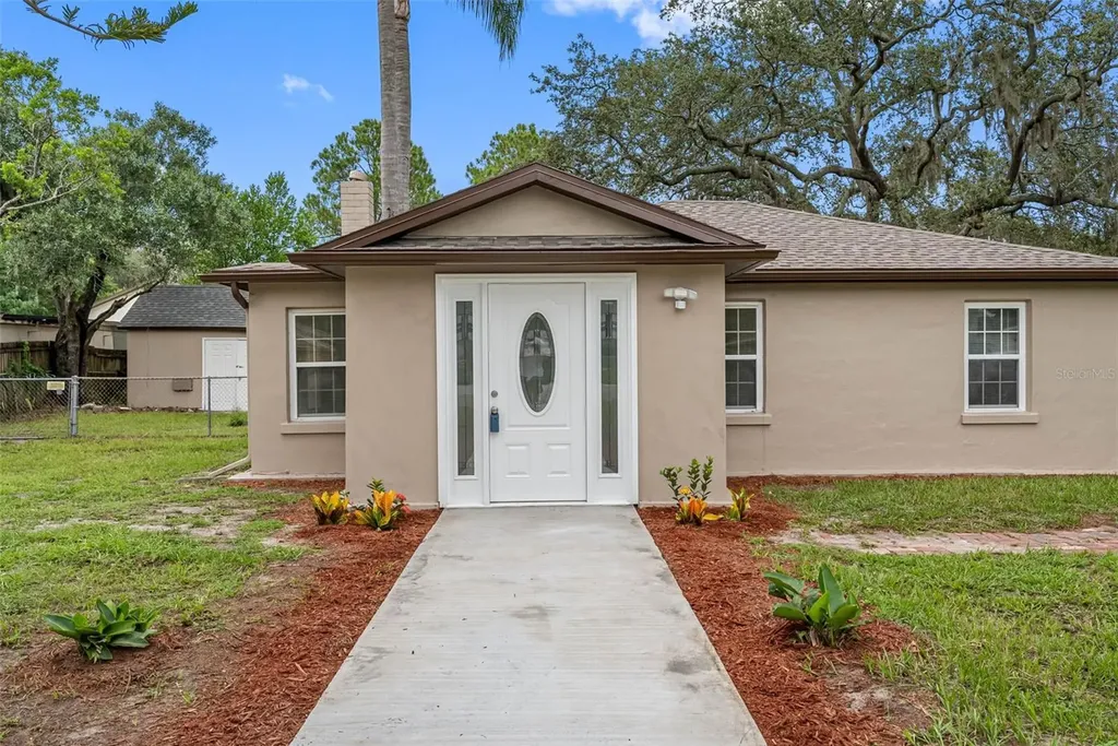 1515 W Hiawatha Street Tampa FL 33604
