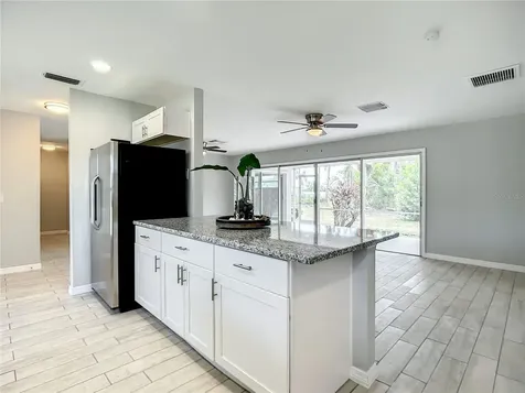 5213 Elm Court Cape Coral FL 33904
