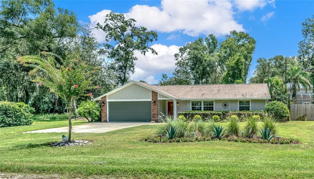135 Lake Charles Road Deland FL 32724