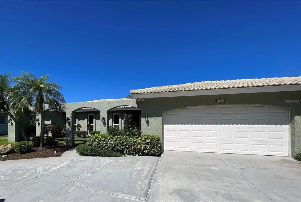 2083 Hawaii Avenue NE St Petersburg FL 33703