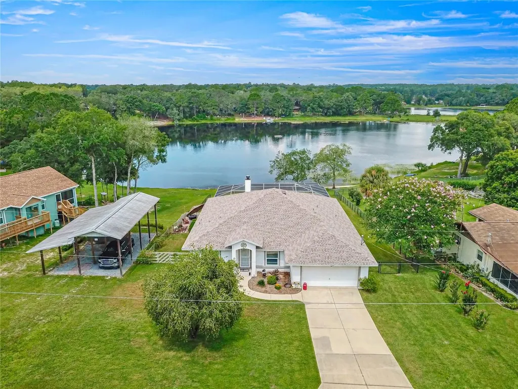 5924 SE 168th Court Ocklawaha FL 32179