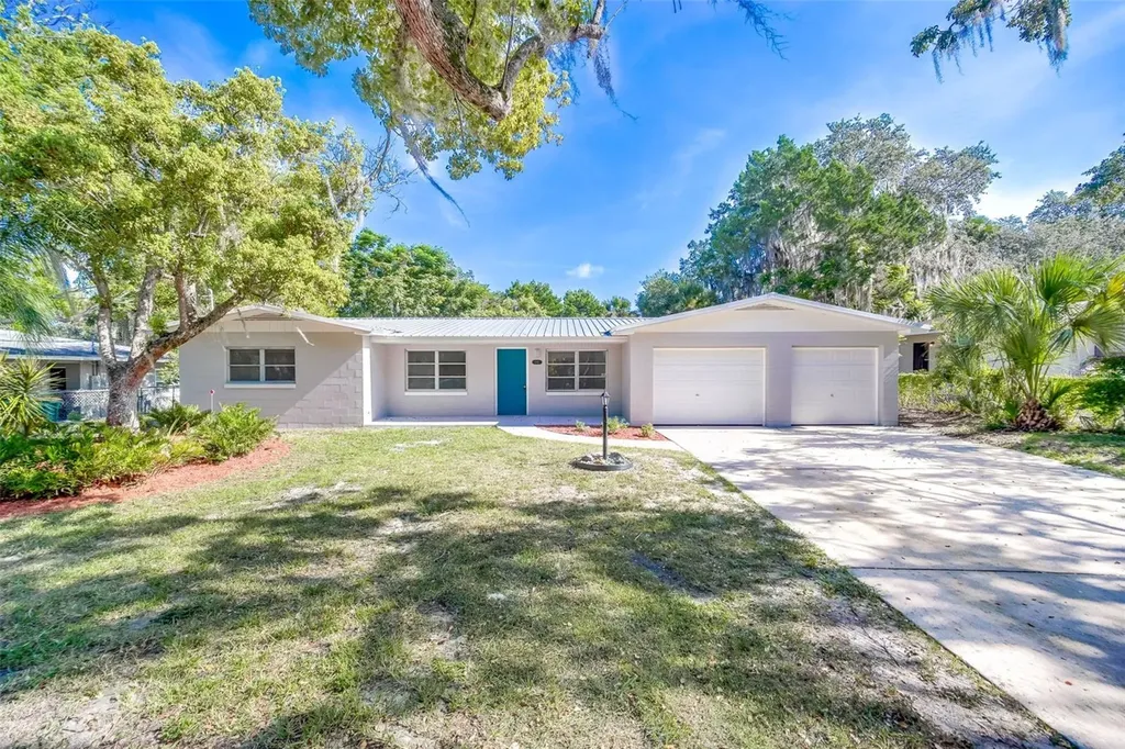 806 Madison Street Tavares FL 32778
