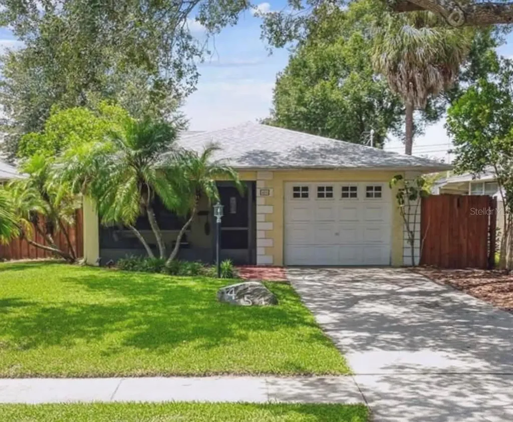451 36th Avenue N St Petersburg FL 33704