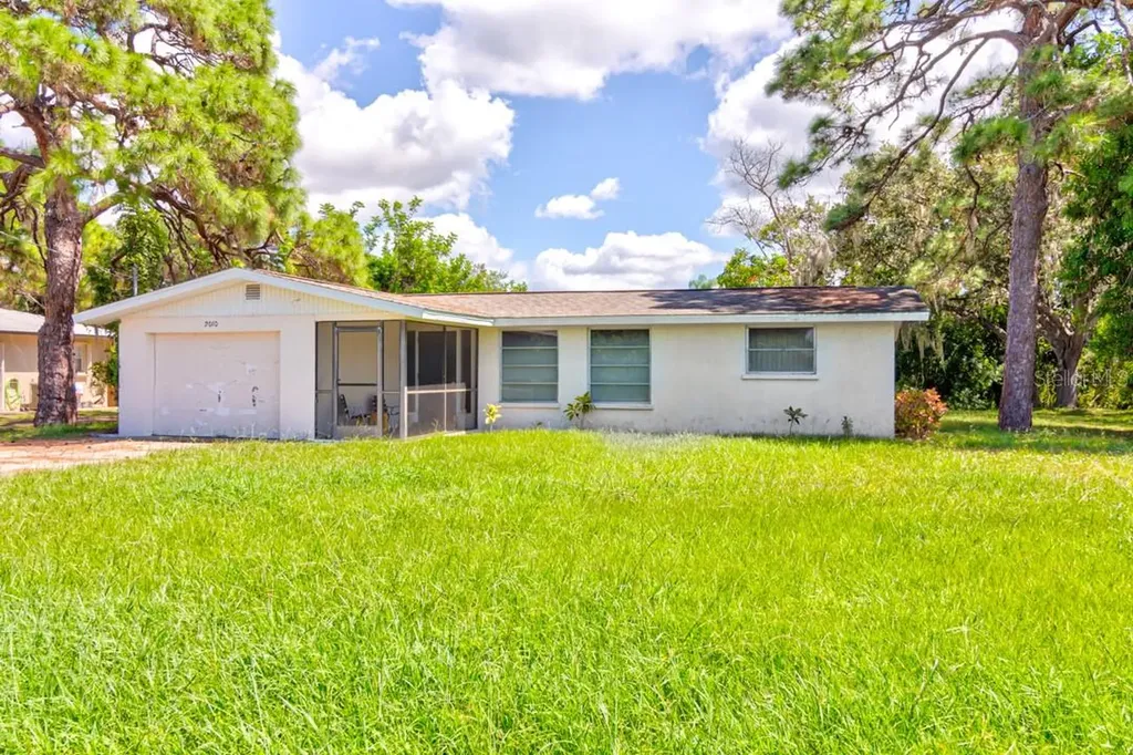 2010 E Crest Drive Englewood FL 34223
