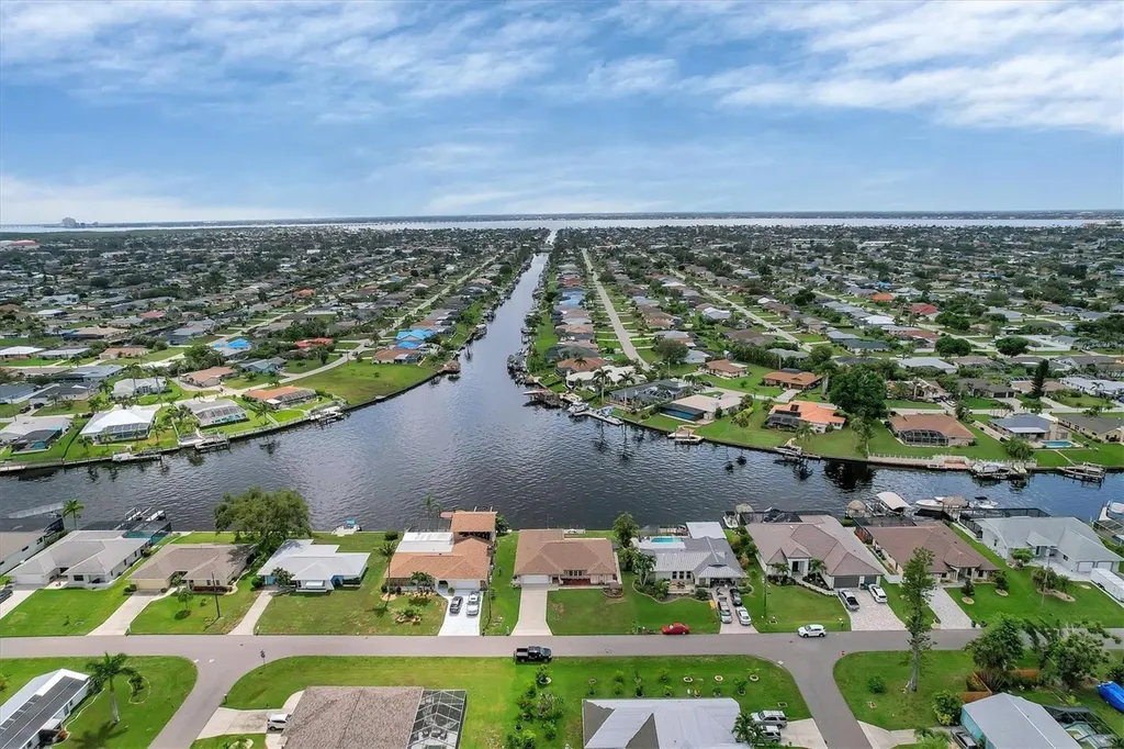 3209 SE 10th Avenue Cape Coral FL 33904