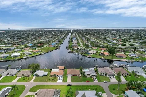 3209 SE 10th Avenue Cape Coral FL 33904