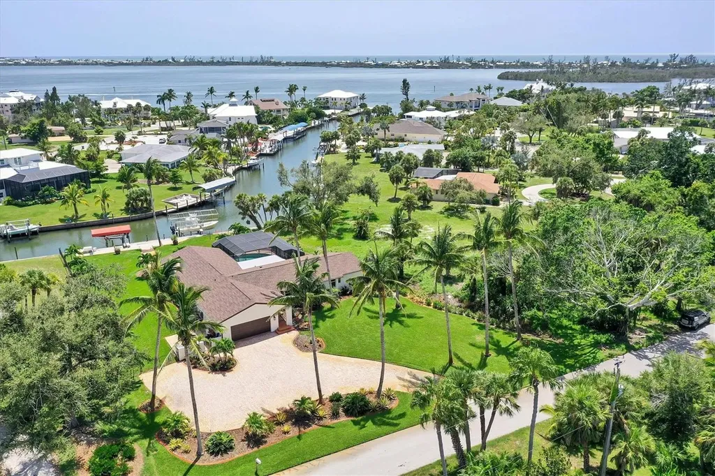 560 Lookout Alley Placida FL 33946