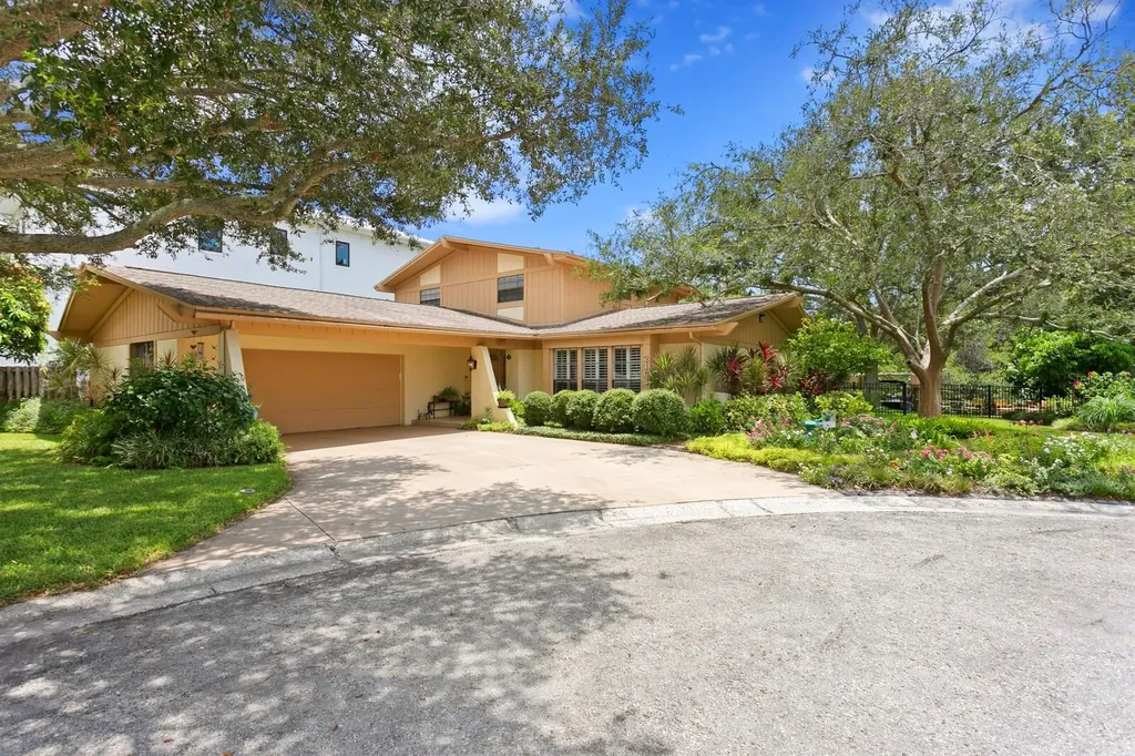 2104 S Curt Circle Tampa FL 33629