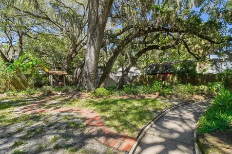 6814 S Shamrock Road Tampa FL 33616