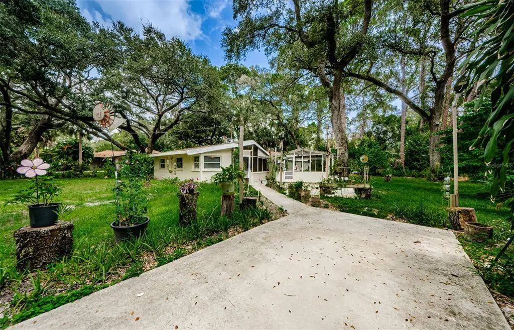 6009 Theresa Street Tampa FL 33615
