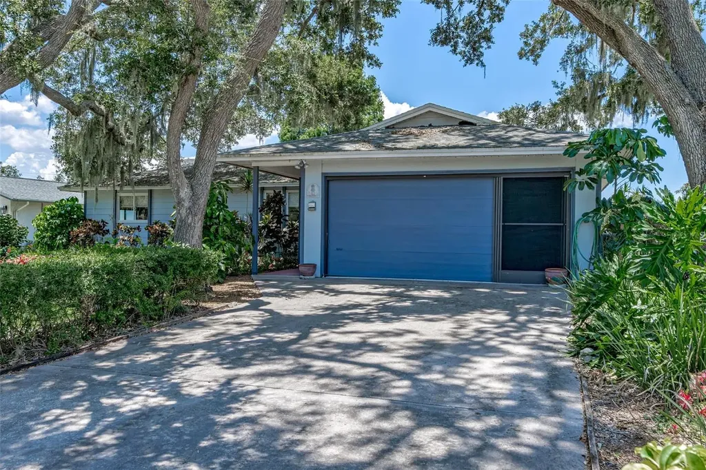 8203 Woodlawn Circle S Palmetto FL 34221