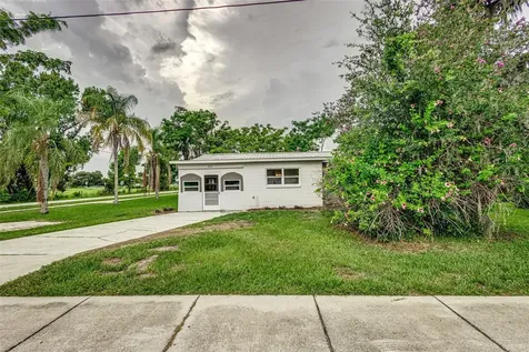 822 S Lanier Avenue Fort Meade FL 33841