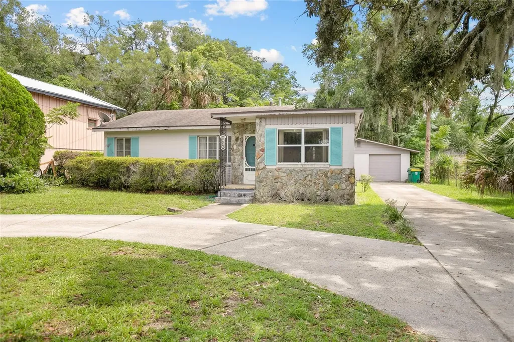 906 E Minnesota Avenue Deland FL 32724