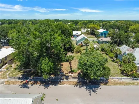 940 E 11th Avenue Tampa FL 33605
