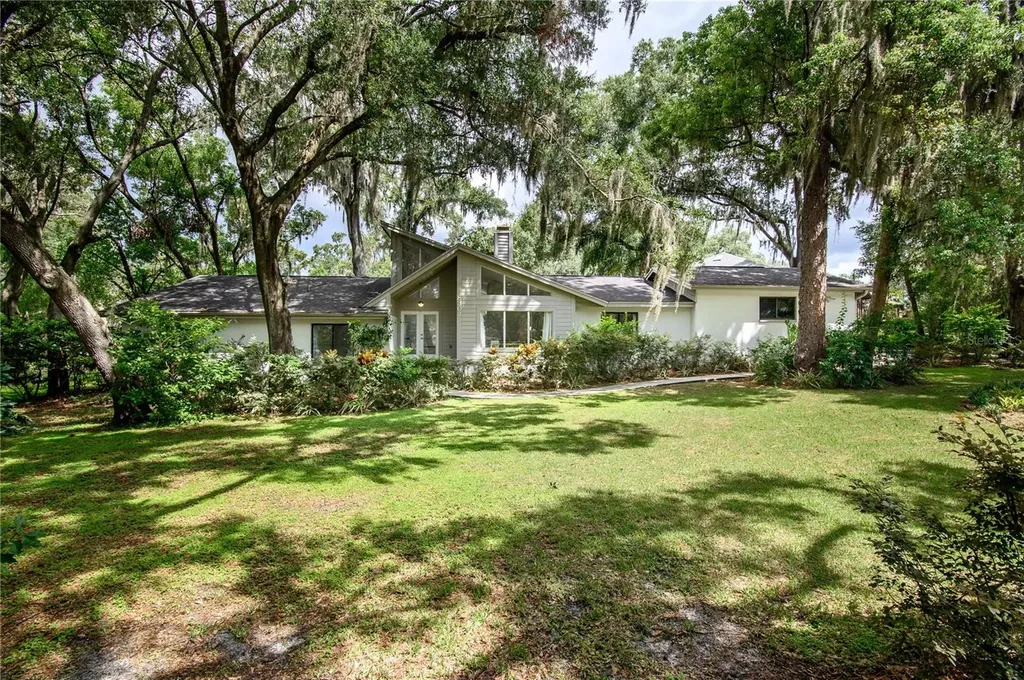 8302 N River Highlands Place Tampa FL 33617