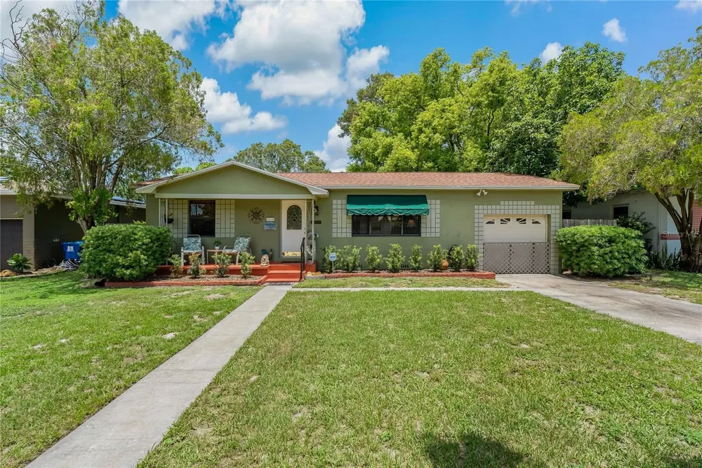 3215 31st Avenue N St Petersburg FL 33713