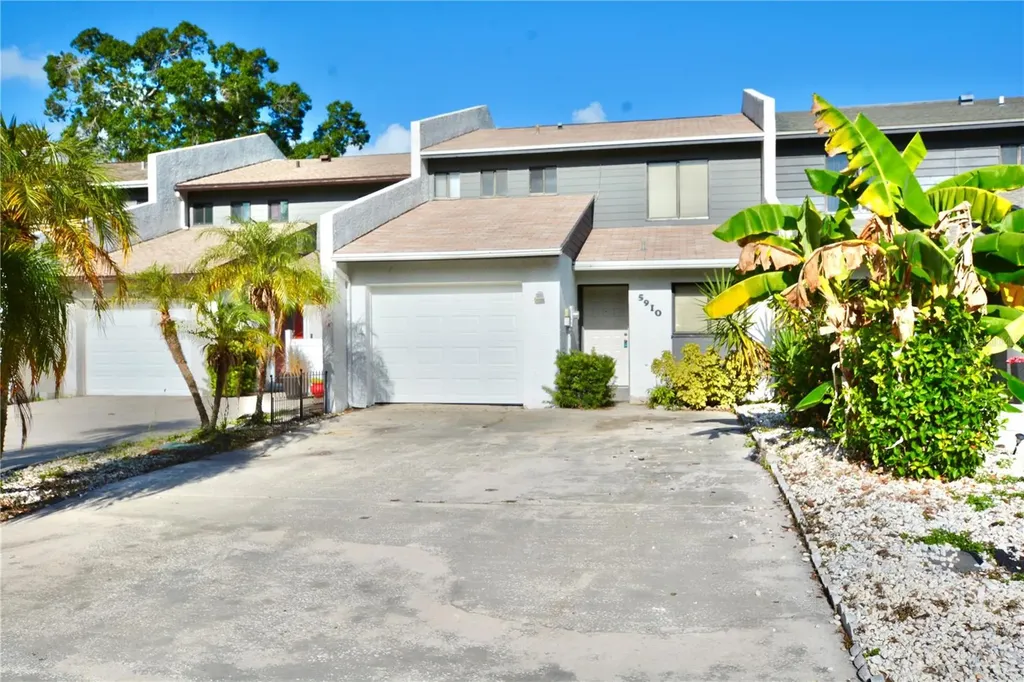 5910 Idle Forest Place Tampa FL 33614