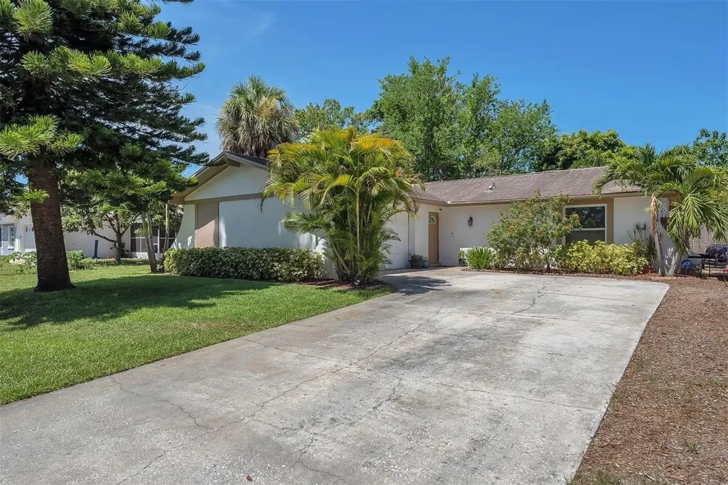 5904 Dunfries Street N St Petersburg FL 33709